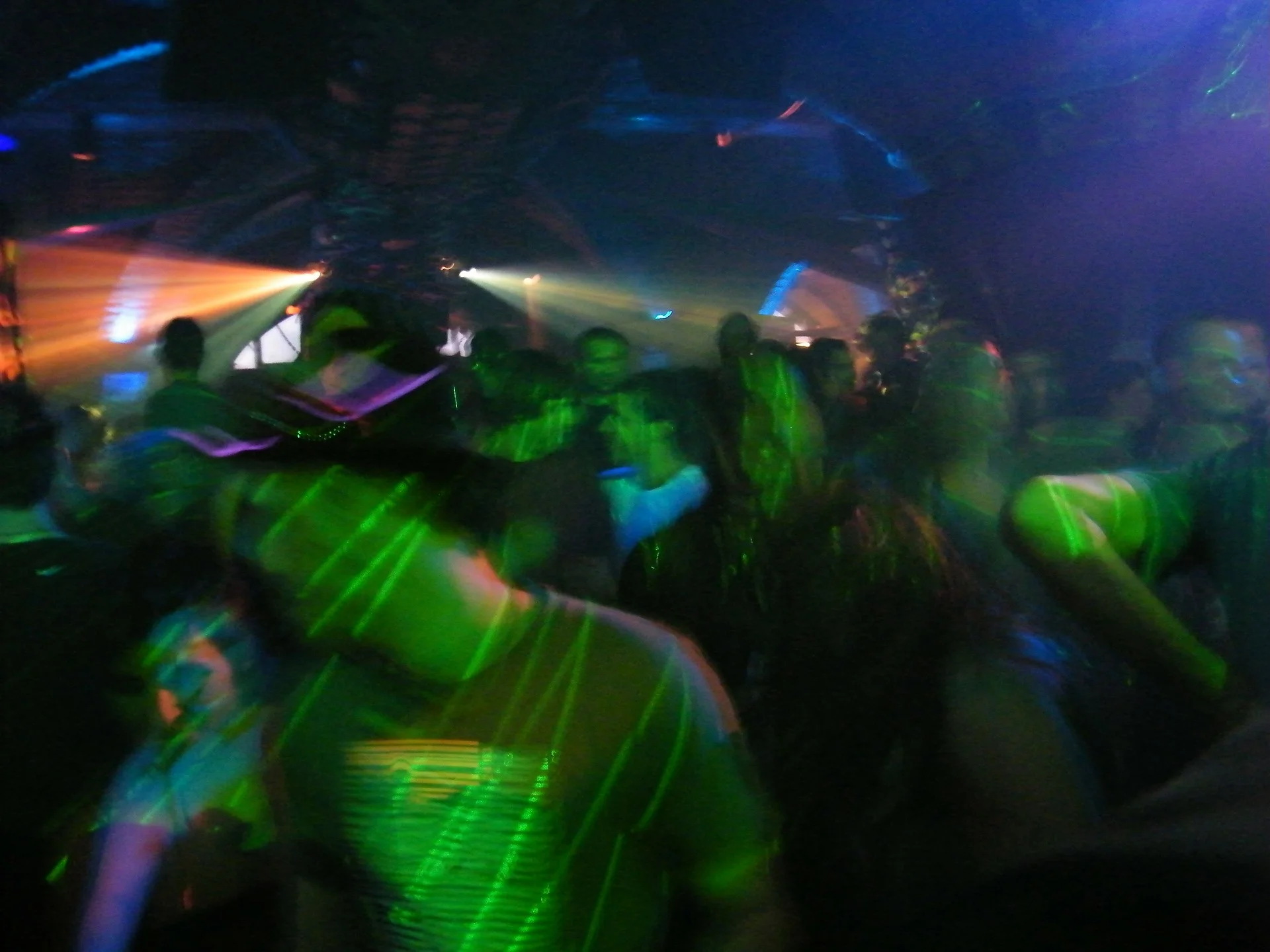 dancing-206739_1920.jpg