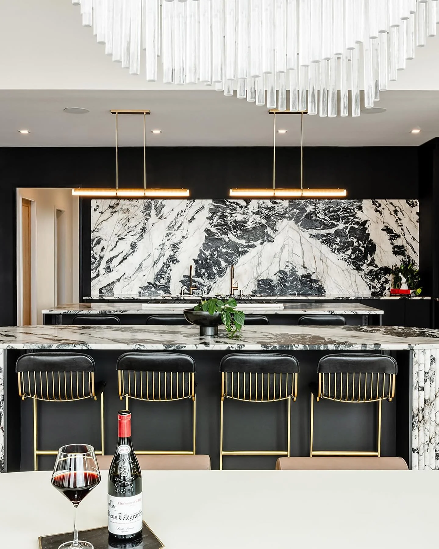 It all started with a trip to Chicago to select slabs 🖤🤍 Private Residence | Cincinnati, OH