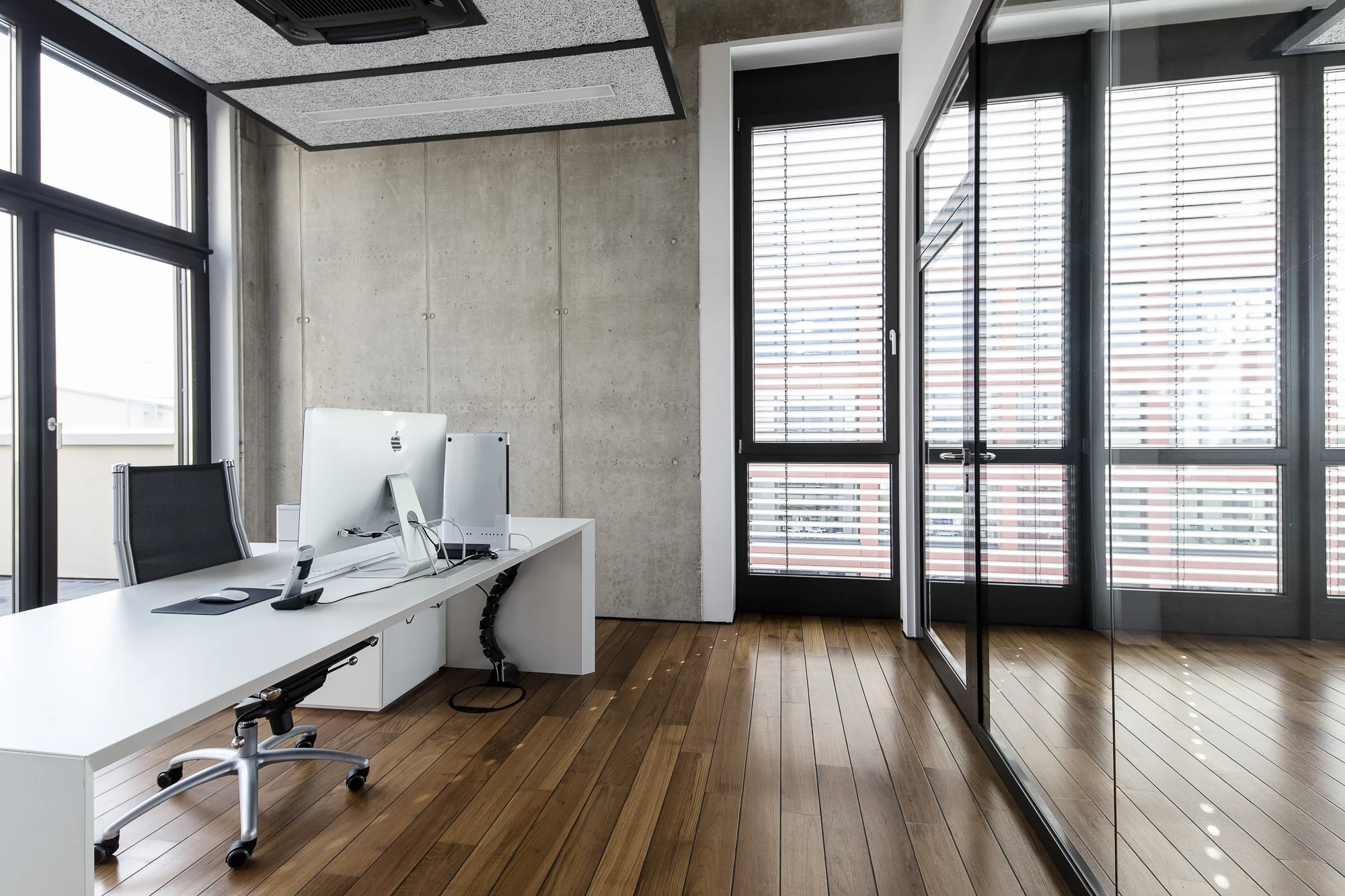 872_piratas_office_120.jpg