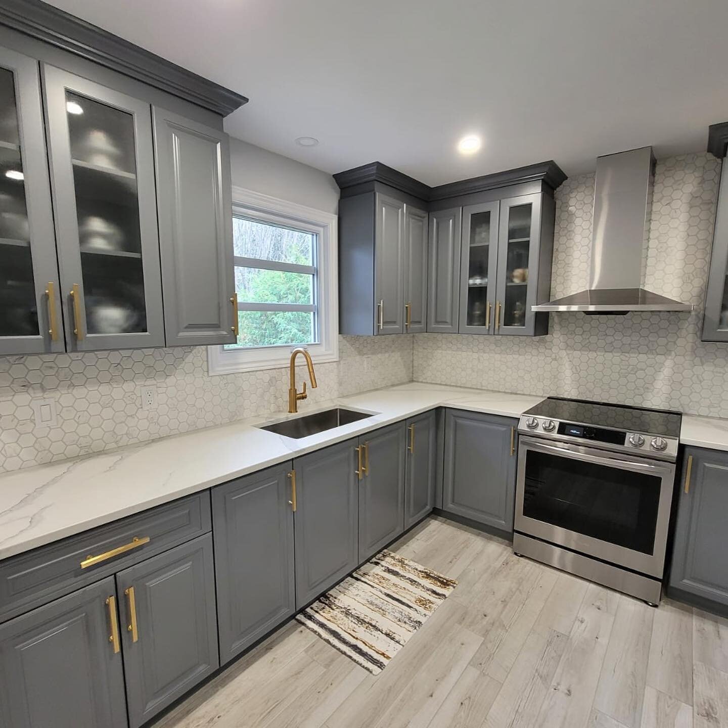 Like ❤️ 
If you like ...
.
.
.
.
.
.
.
.
.
Done by Raco!
#kitchen #done #design #desingedbyddesign #turnkey #atoz #laval #happyclients #anotheronedone #renovation #fromscratch #like #followus