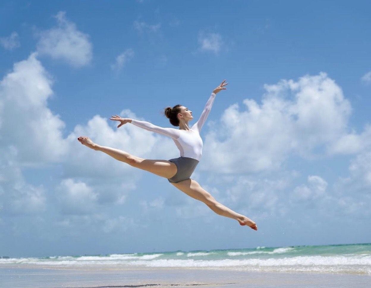 Leaping into summer with @miamicityballet as they return to their theaters in Miami, Broward and Palm Beach for the upcoming 2021/22 Season!

&iexcl;Se acerca el verano y @miamicittyballet regresa a sus teatros en Miami, Broward y Palm Beach para est