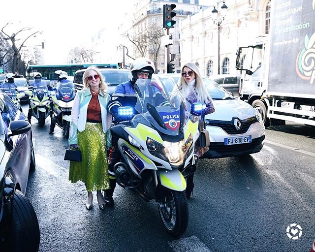 This is how we roll in Paris. @policenationale @pachihayim #pfw #pfw20 .
.
.
.
#thejoyofj
#thejoyofjlife 
#hautecouture 
#newyorkerinparis
#parisienne
#parisiennestyle
#parisstyle 
#parisfashion 
#parisianstyle 
#pfw2020
#parisfashionweek 
#parisfran