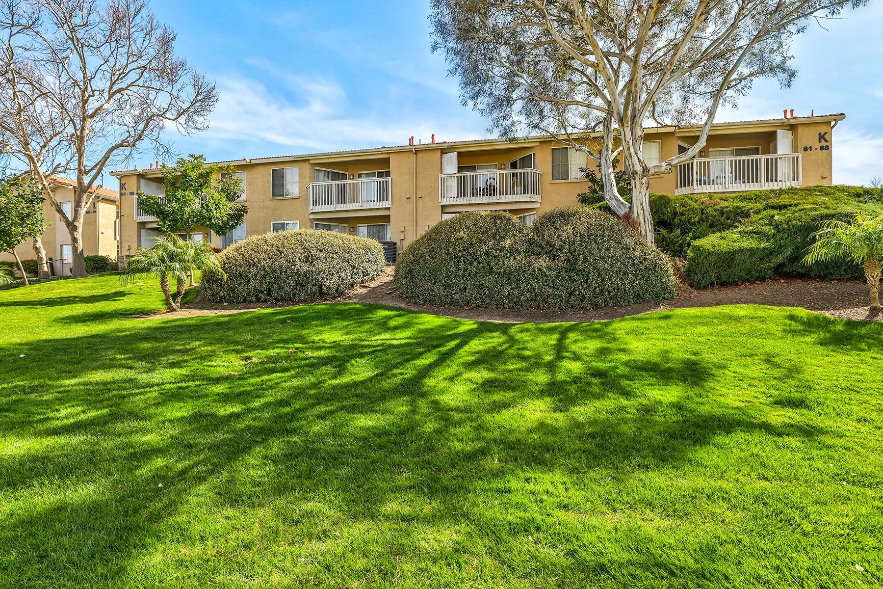 The well-kept landscaping at Morning Ridge