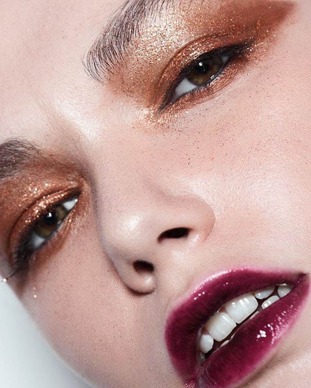 The new hues of resistance. Stand up, show up in the defiant metallics of punk 👩🏻&zwj;🎤💕
.
.
.
#portrait #fashion #photography #clothing #style #glamour #color #editorial #makeup #retouching #retouch #skin #makeup #studio #fashioneditorial #beaut