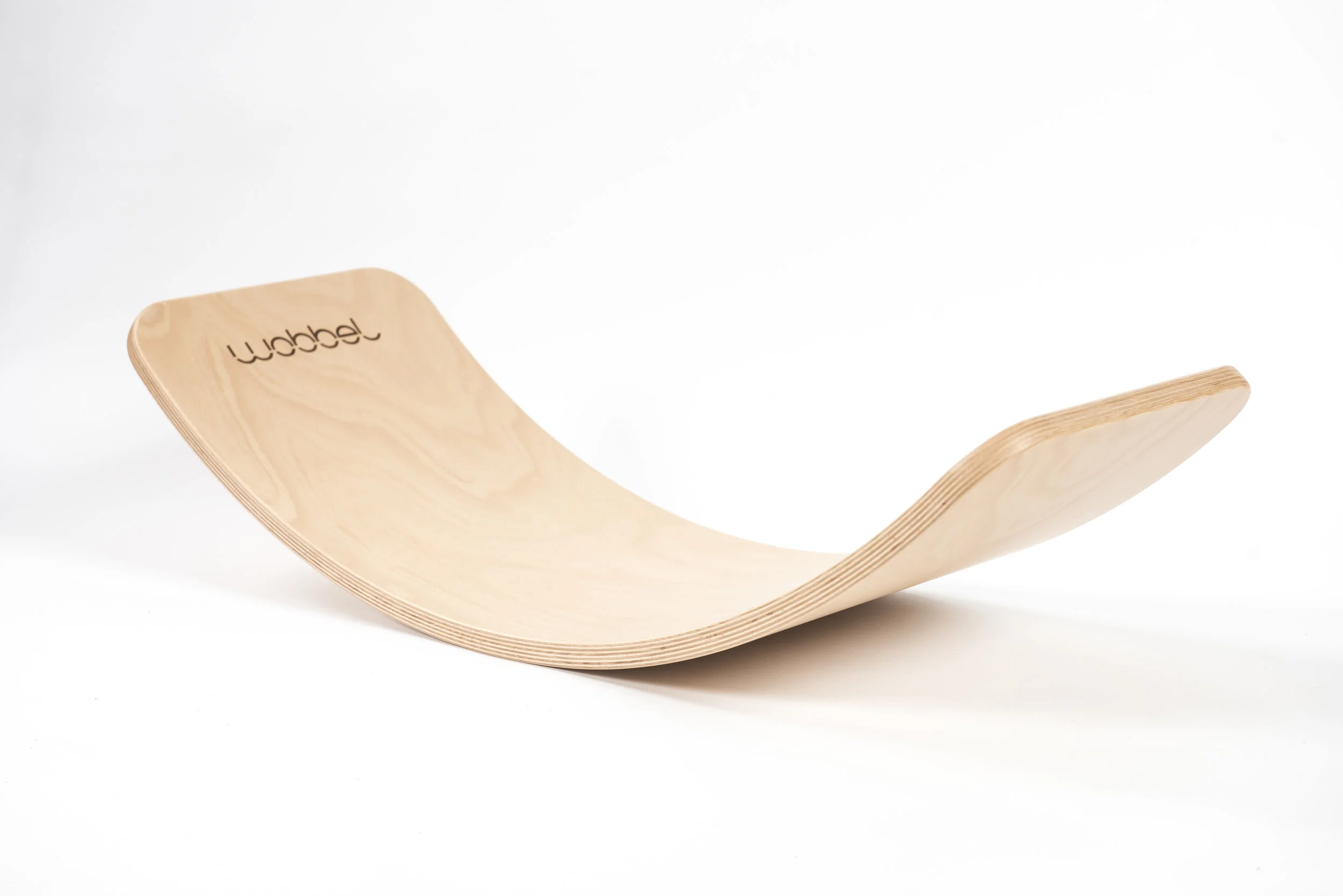Wobbel Original, transparent lacquer without felt. Also available with mouse gray, sky blue, forest green, red, raspberry, bark, black, aqua, mint, powder pink, mustard and gray 100% EKO felt.