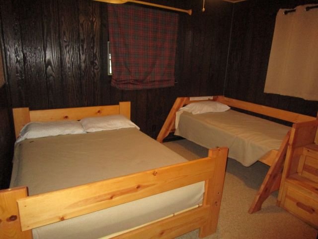 OakLakeCabinSecondBdrm.jpg