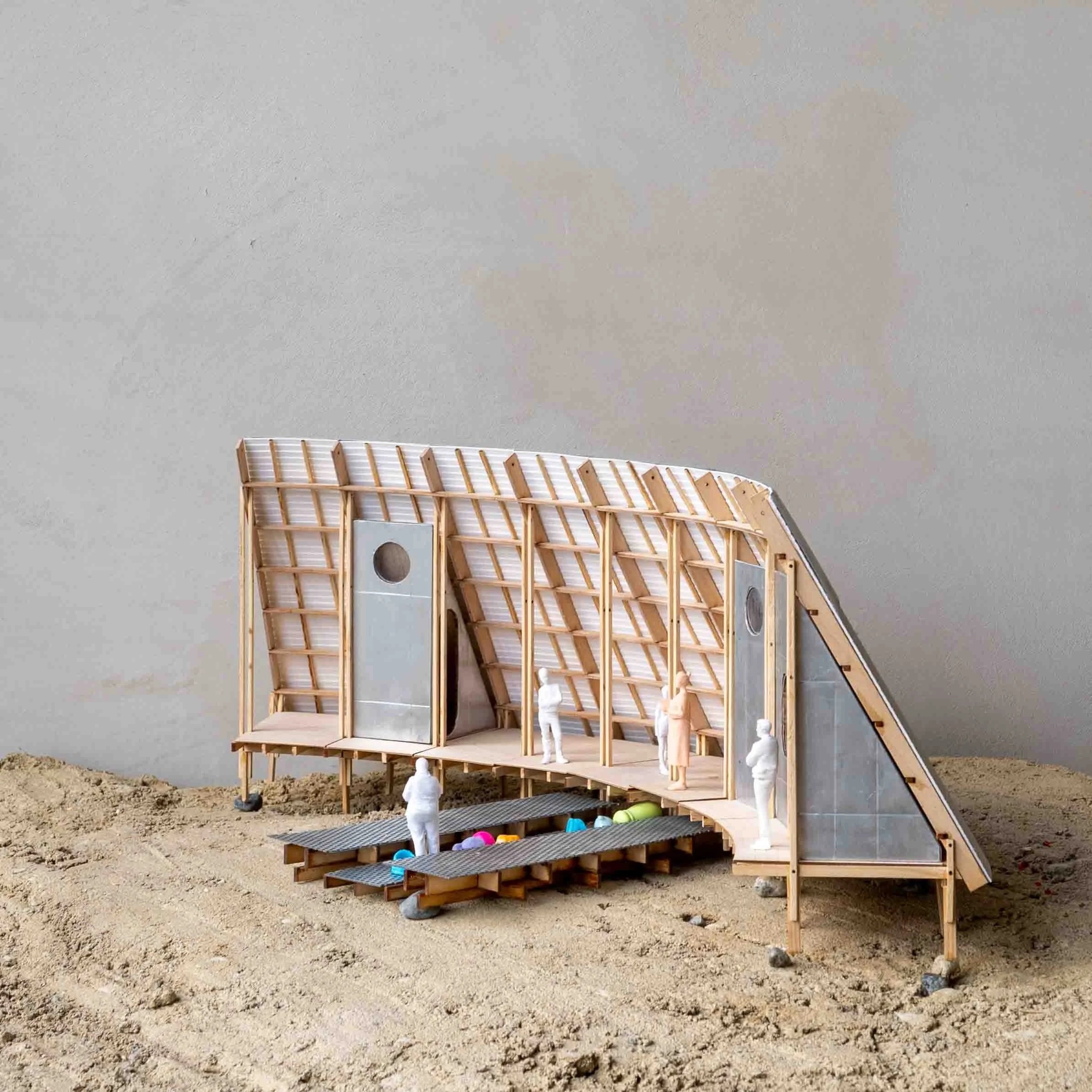  Prosjektet er et samarbeid mellom NORCE ved Gunhild Bødtker, OPAFORM, Landro skule og Framtidshavet. Prosjektet omfatter strandrydding, forskning og innovativ arkitektur, som i kombinasjon skal stimulere til kreativ og helhetlig læring, og virknings