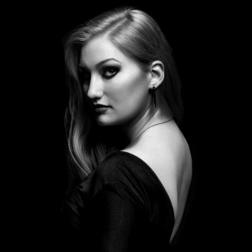 Abigail Larson - bio portrait 6.jpg