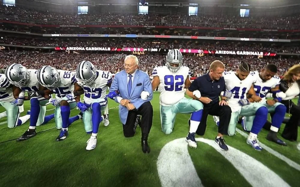 RODGER MALLISON / FORT WORTH STAR-TELEGRAM - Dallas Cowboys Take a Knee Before The Anthem