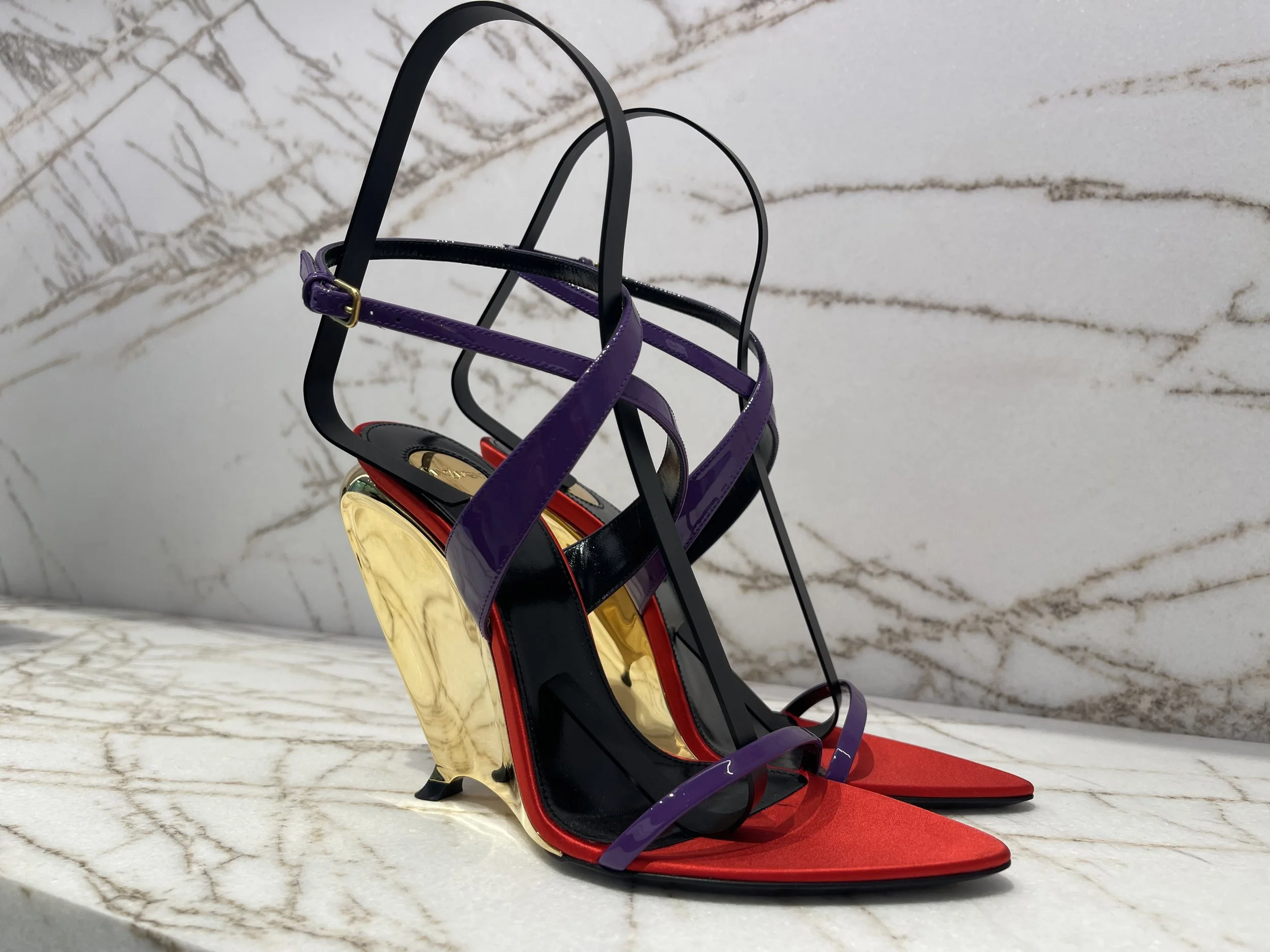 SAINT LAURENT : A HYPNOTIC COLLECTION