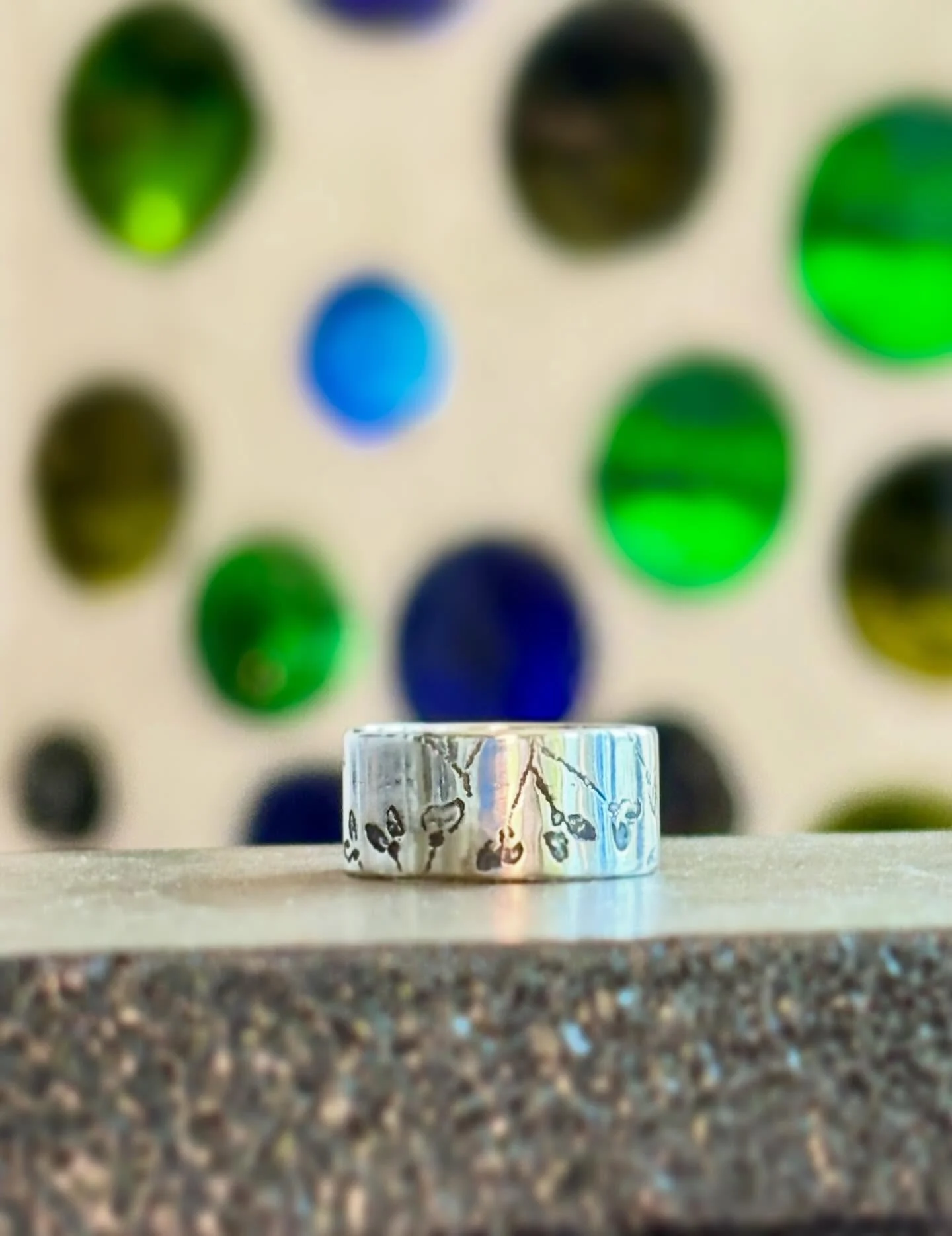 Commissions have been my focus lately, and I&rsquo;m thrilled about this solid band version of my Acer seeds pattern ring, chosen for an 18th birthday gift; the recipient just loved it!
I&rsquo;m back in @studio6atmcdc today &amp; tomorrow working on