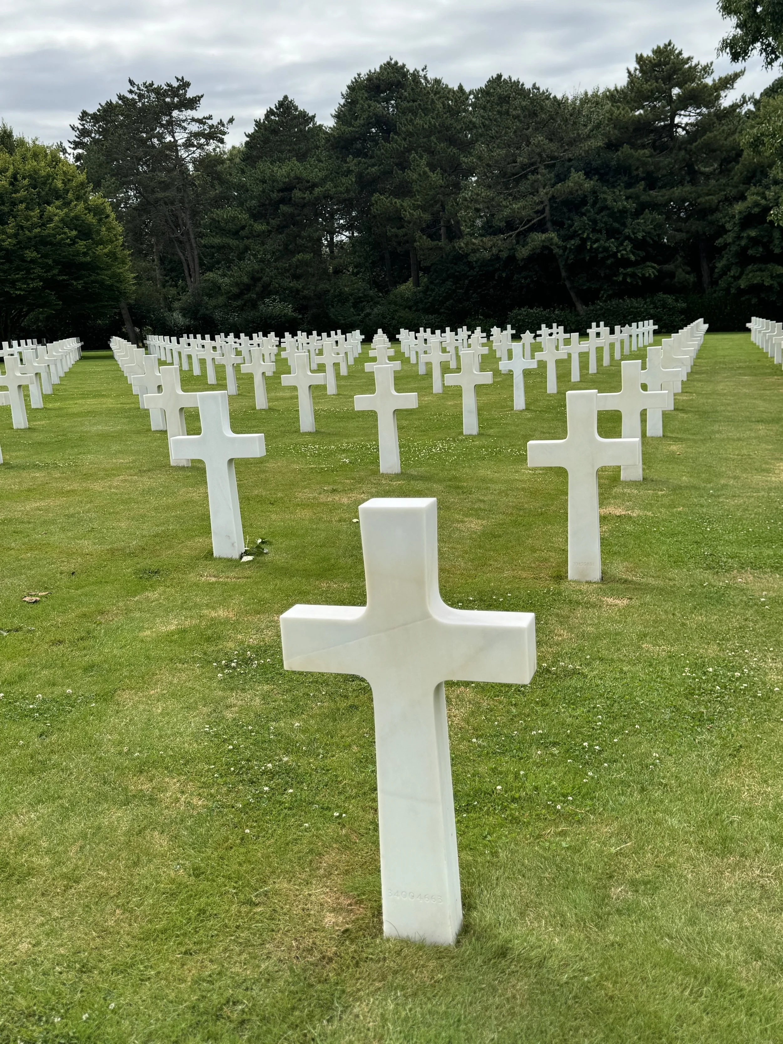 Møte med Omaha Beach og endelause rekker av kvite marmorkors