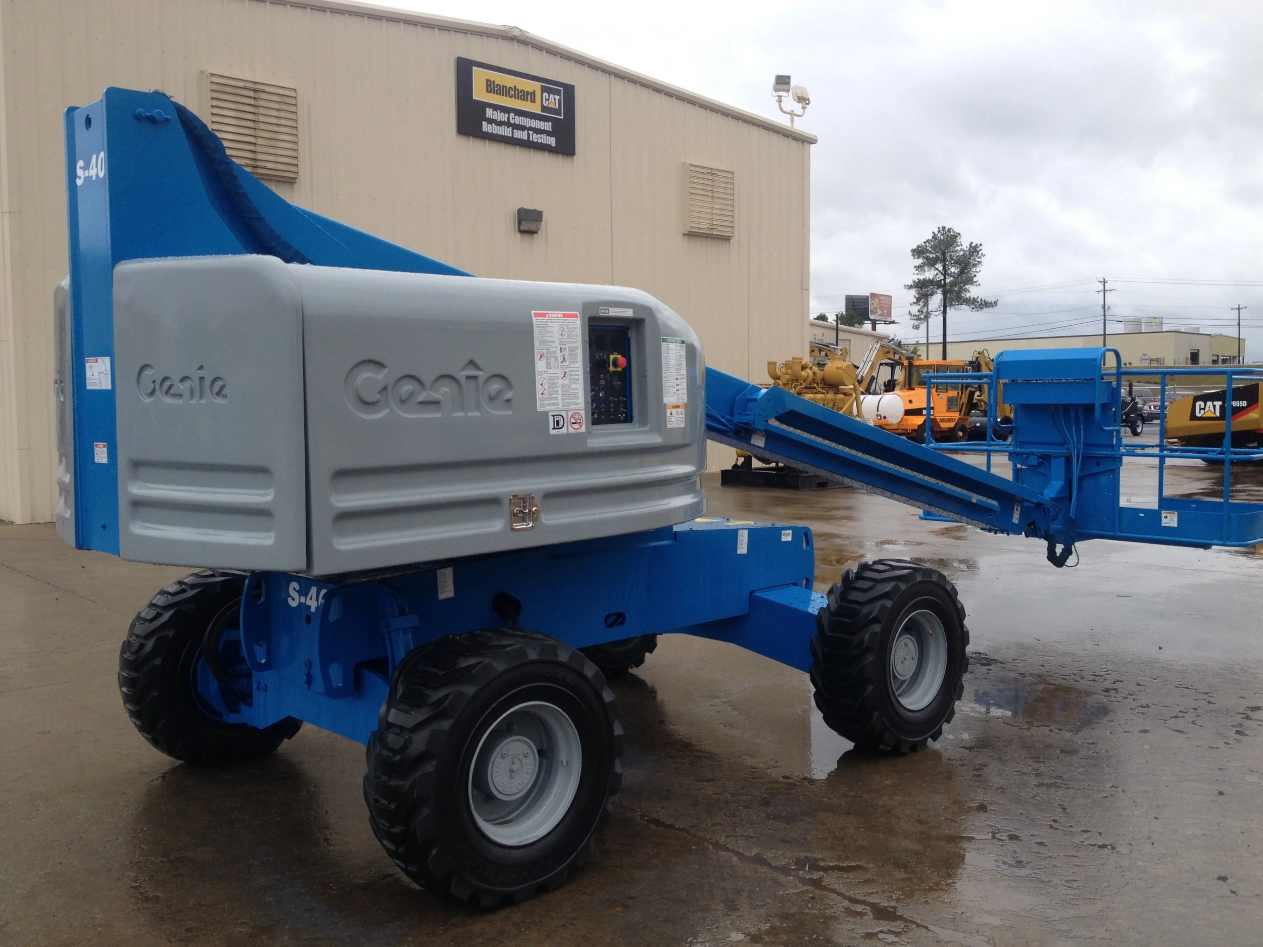 GENIE-S40-TELESCOPIC-BOOM-LIFT-AERIAL-WORK-PLATFORMS-AMERICAN-PRIDE-RENTAL-EQUIPMENT-AND-SALES3.jpg