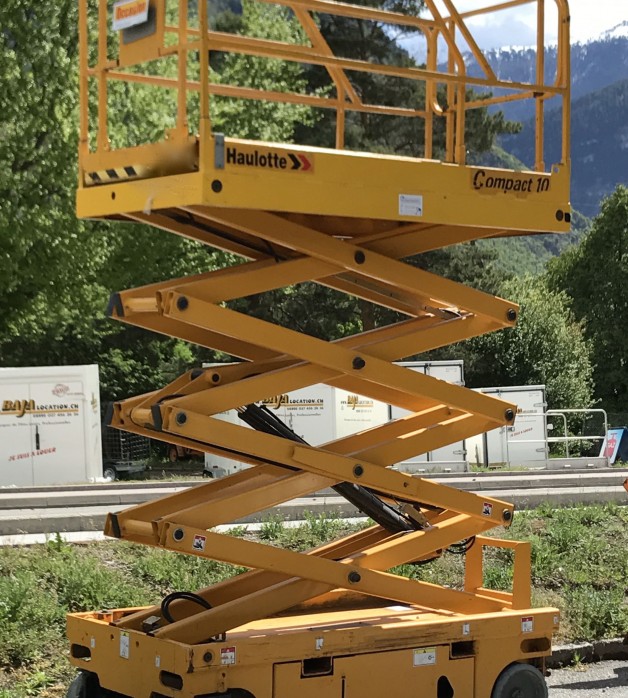 HAULOTTE-COMPACT-2632E-ELECTRIC-SCISSOR-LIFT4.jpg