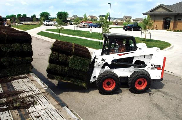 BOBCAT-S590-WHEELED-SKID-STEER2.jpg