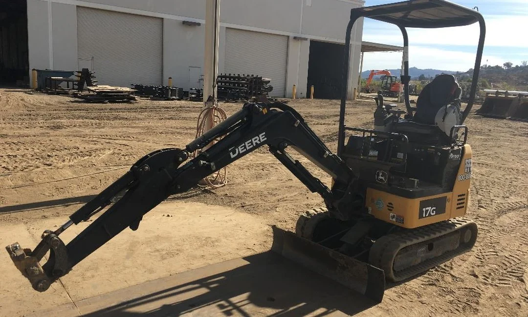 JOHN-DEERE-17G-MIINI-EXCAVATOR4.jpg