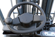 Reduced fatigue due to a semi-circular steering wheel . A smaller diameter (300mm outer diameter) steering wheel gives improved vehicle maneuverability. In addition, this compact steering wheel makes it much easier to get on and off the truck.
