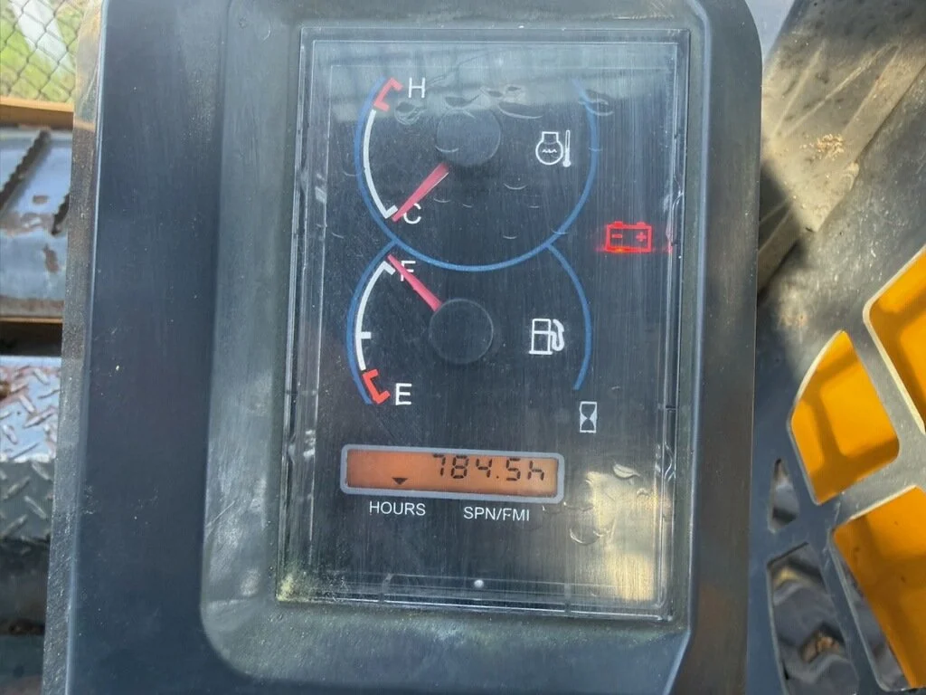 American Pride Rentals Kato CL35 817 1.jpg