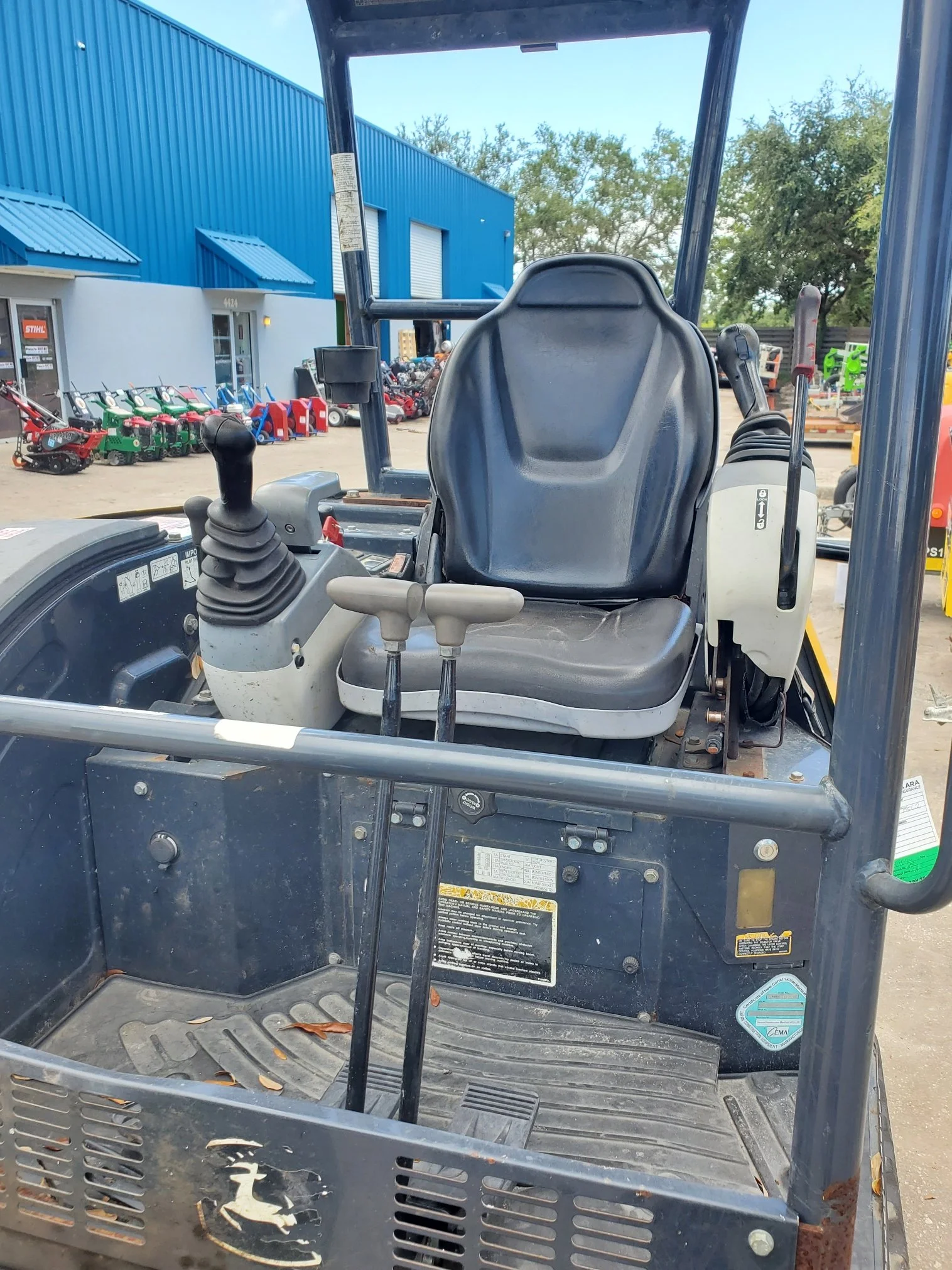 American Pride Rentals - Deere 26G 655 4.jpg