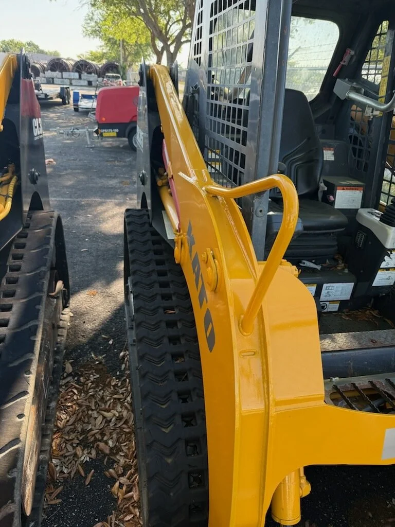 American Pride Rentals Kato CL35 817 3.jpg