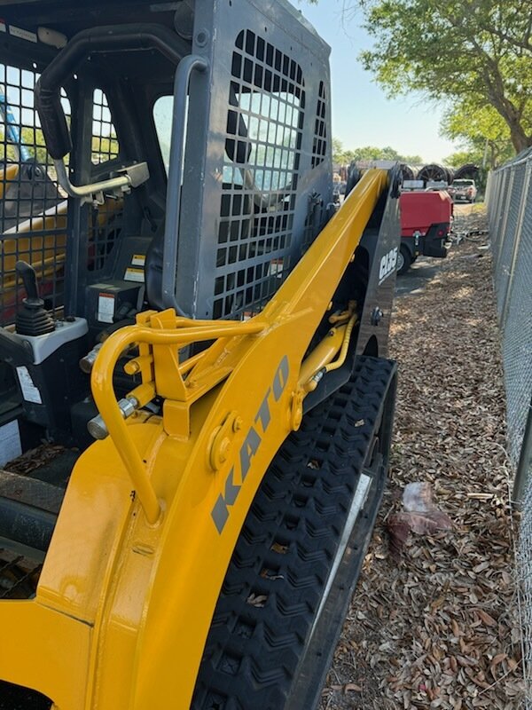 American Pride Rentals Kato CL35 817 5.jpg