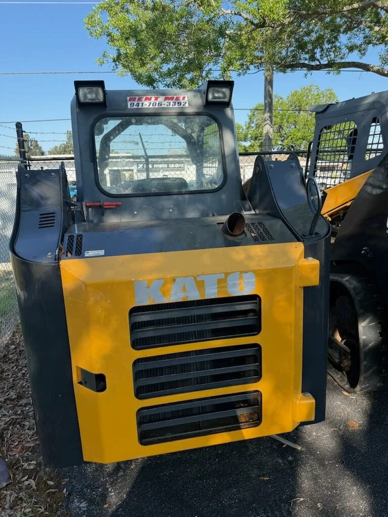 American Pride Rentals Kato CL35 817 7.jpg