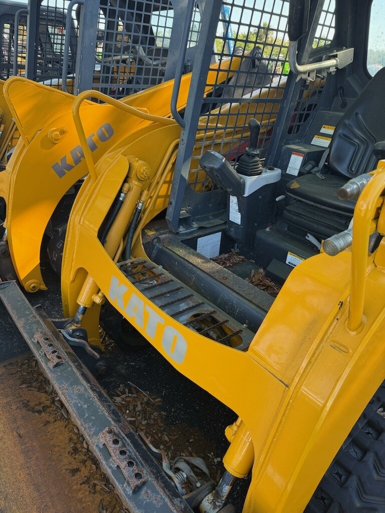 American Pride Rentals Kato CL35 817 4.jpg