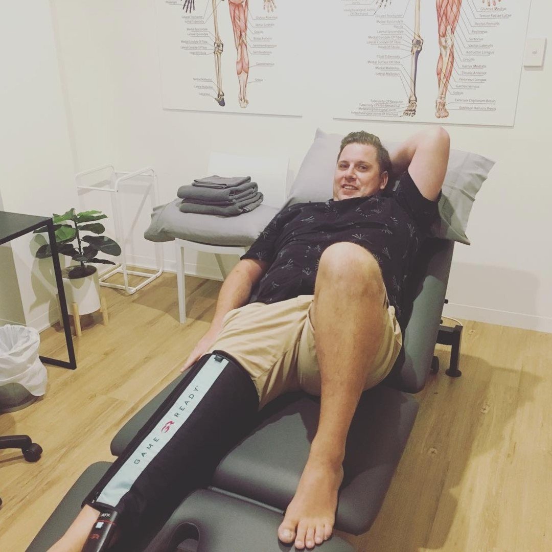 Early ACL rehab - 101. ICE ICE BABY! Compression and cryotherapy means less swelling and early joint mobilization for rapid recovery post op 👌🤙💪🏃🏼🏃🏼🏃🏼

#acl #aclrecovery #aclreconstruction #aclphysio #physio #sutherlandshire