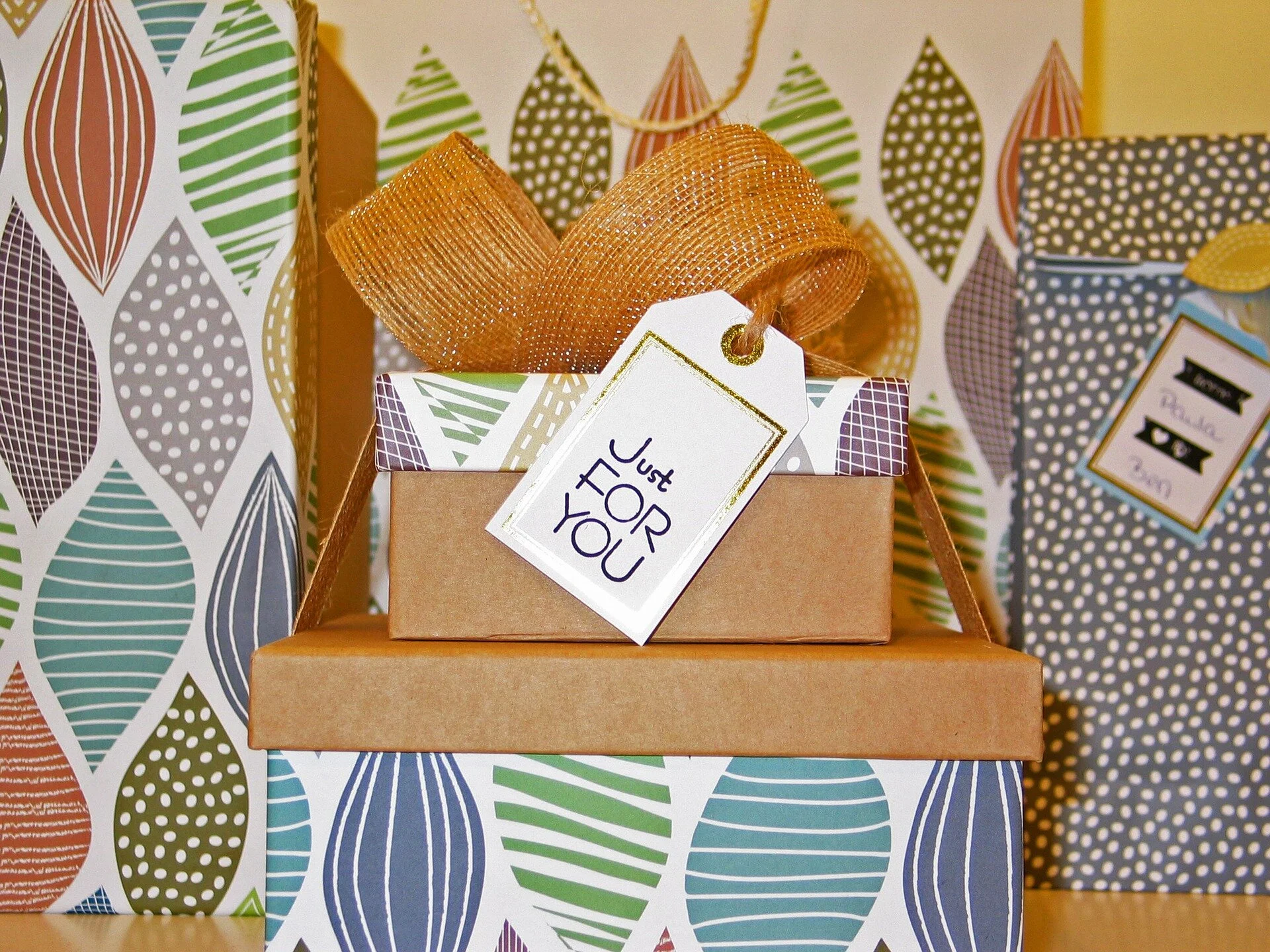 made-GIFTS -FREE.jpg