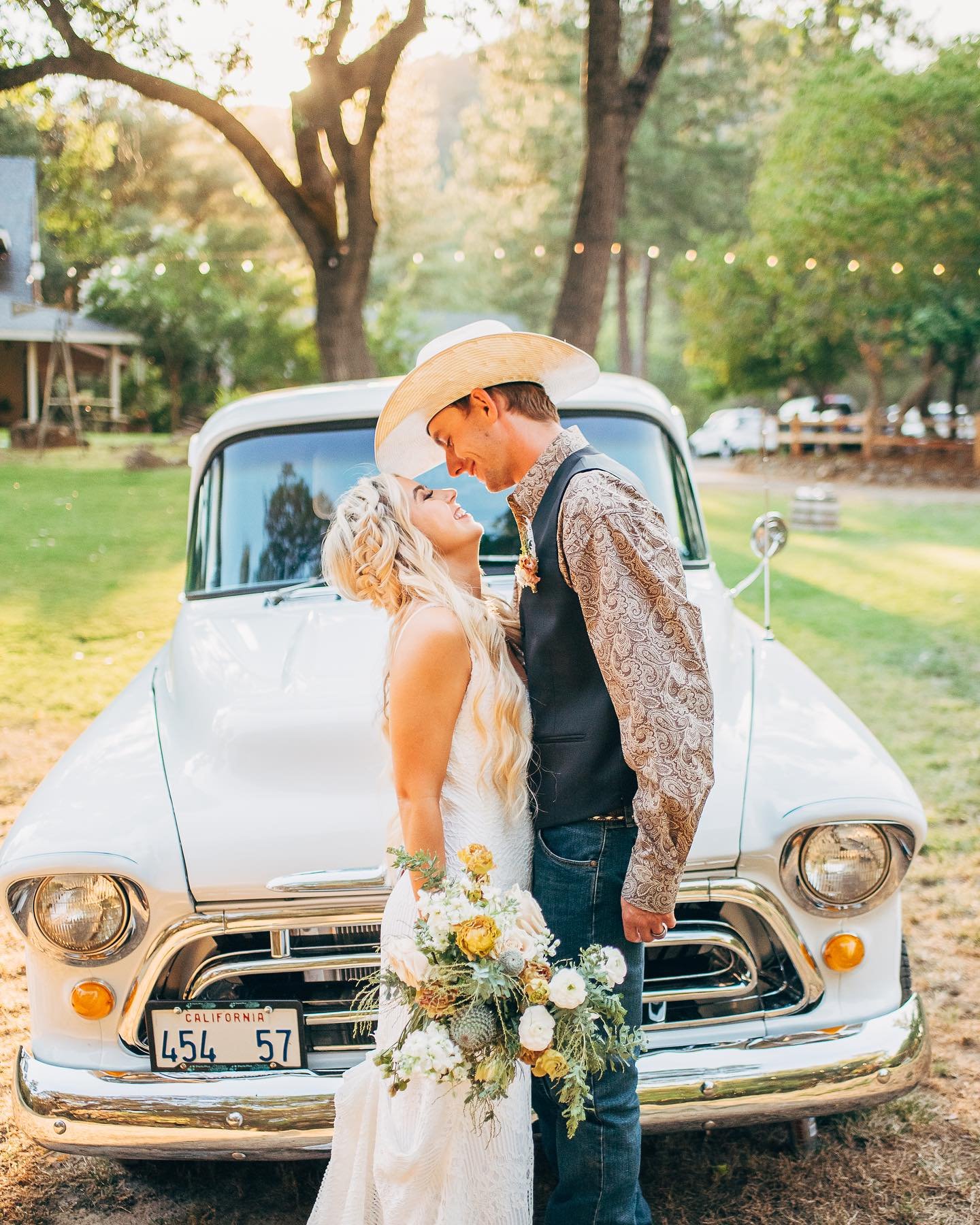 When a bride asks for cacti in her bouquet, you know it&rsquo;s gonna be one hell of a party. 

 #wildbudwedding #weddingflorist #wildbudflorals #northerncaliforniflorist #flowers #florist #weddingflowers #wildbudfloralco