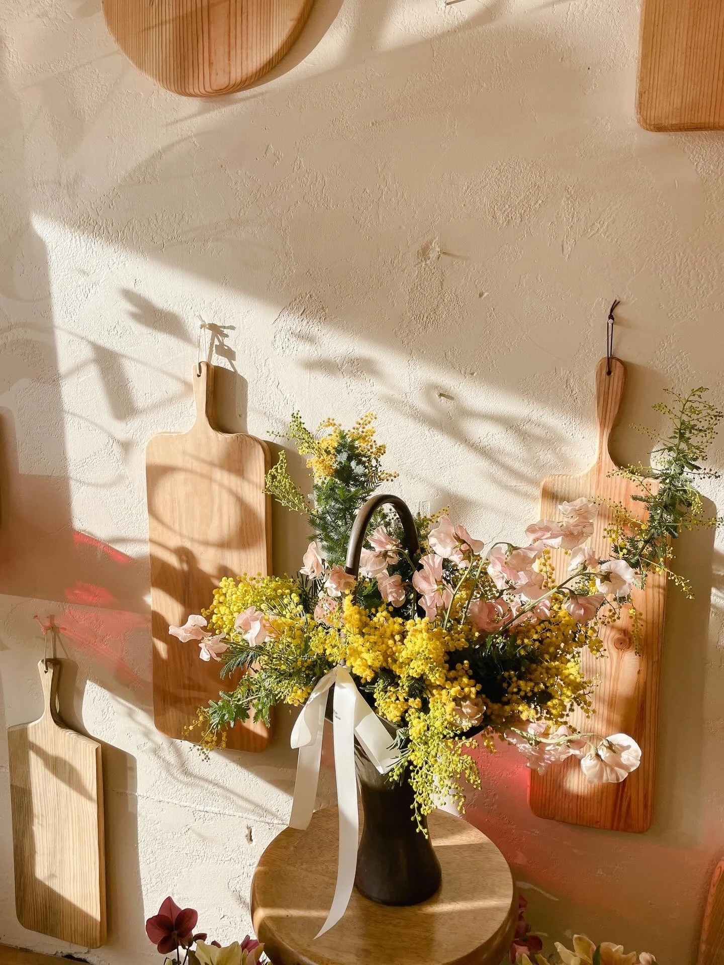 Pretty textured details for your weekend. It has been a very busy few weeks as we have been honored to design for a few local events but also have been prepping for the flower Olympics over here (valentines day) and we are ready and so excited.