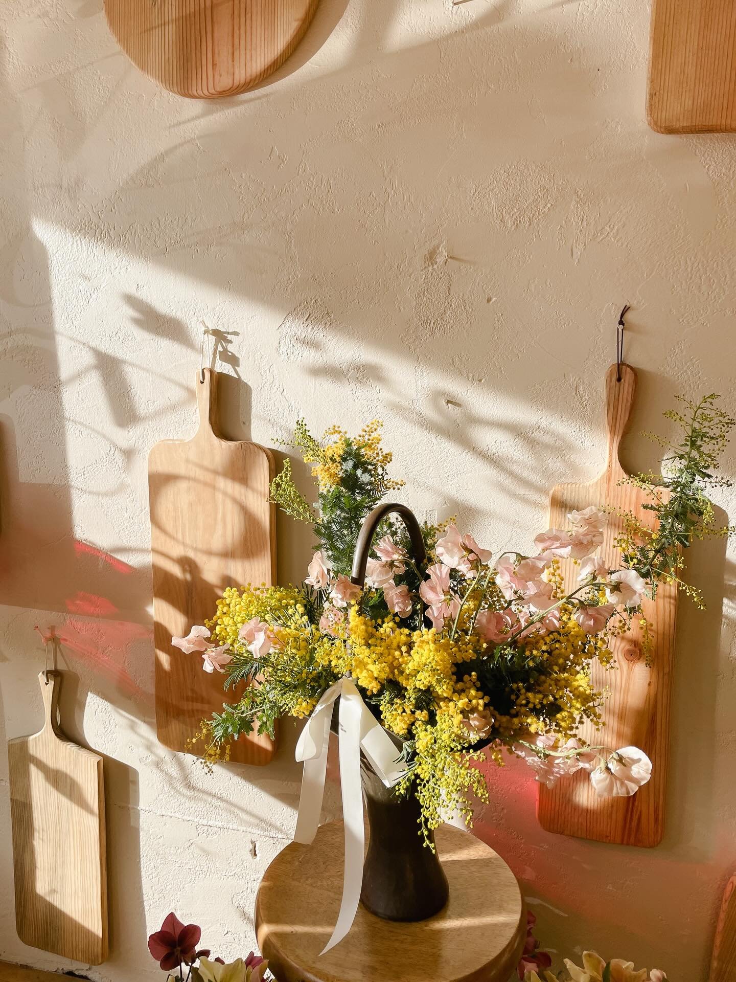 Pretty textured details for your weekend. It has been a very busy few weeks as we have been honored to design for a few local events but also have been prepping for the flower Olympics over here (valentines day) and we are ready and so excited.