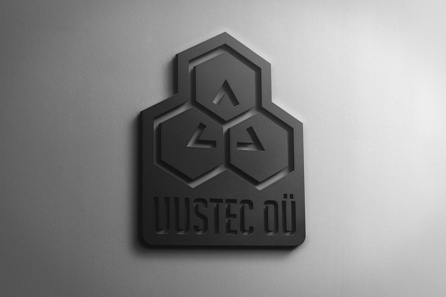 20200529_uustec_logo_wall.jpg