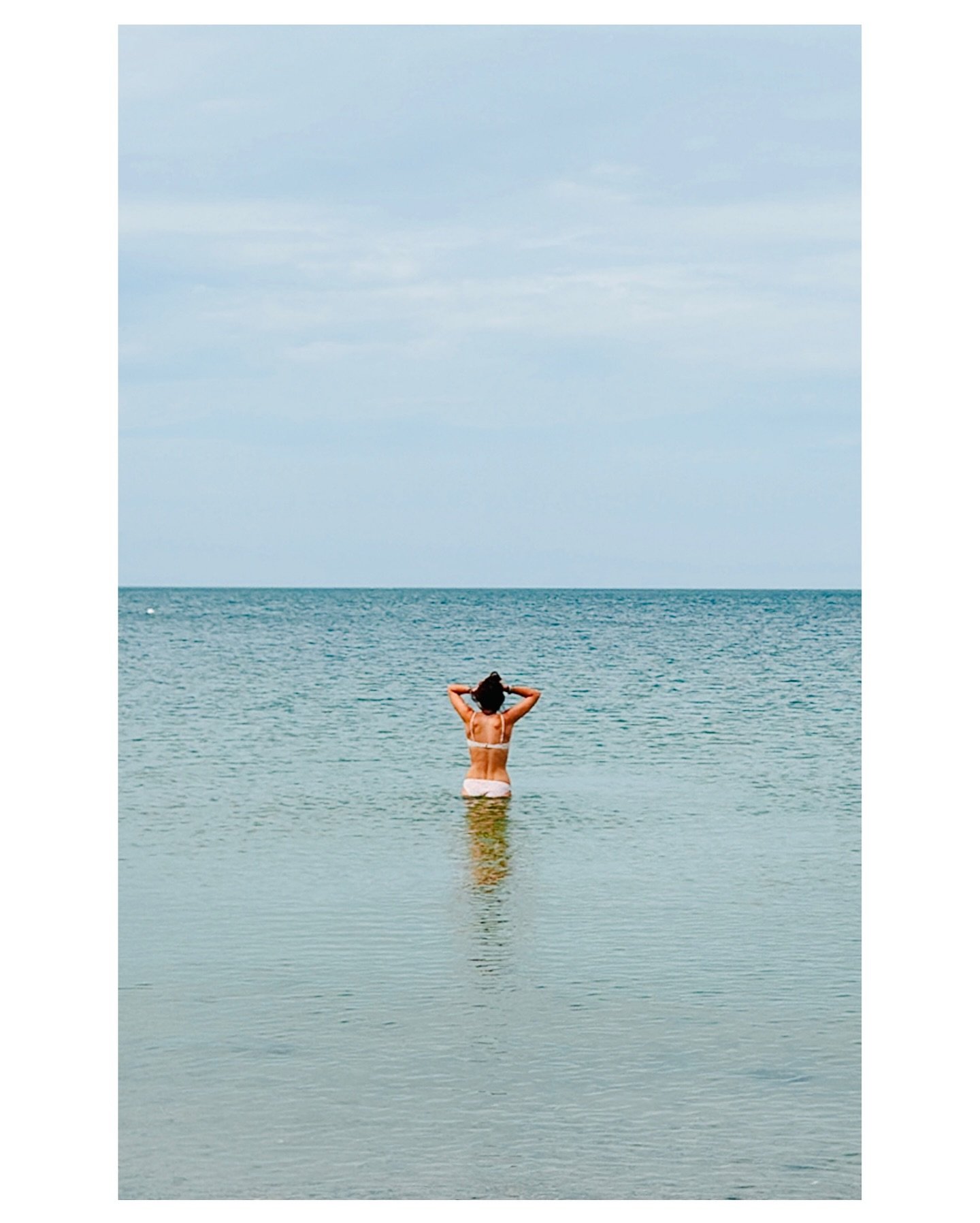When the beaches are still quiet and you have the horizon to yourself&hellip; enjoy your weekend !!!! ❣️

.

.

.

.

#capecod #capecodinsta #capecodinstagram #capeology #capethings #capecodsummer #capecodphotography #capecodphotographer #seascapeart