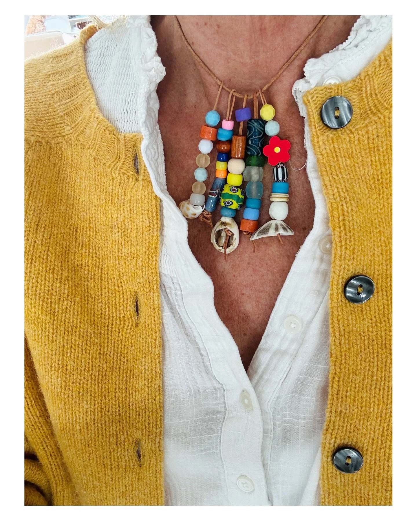 BohoBeachy clusters of colour, found shells, beads from travels and so many kind loving intentions&hellip;.✨🫶🏼✨
🌸🫶🏼🌼🐠🌿🌞🐚 This necklace is called,

ISLAND COLOURS - and is available. ❣️

.

.

.

.

.

.

.

.

#shelljewellery #shelljewelry 