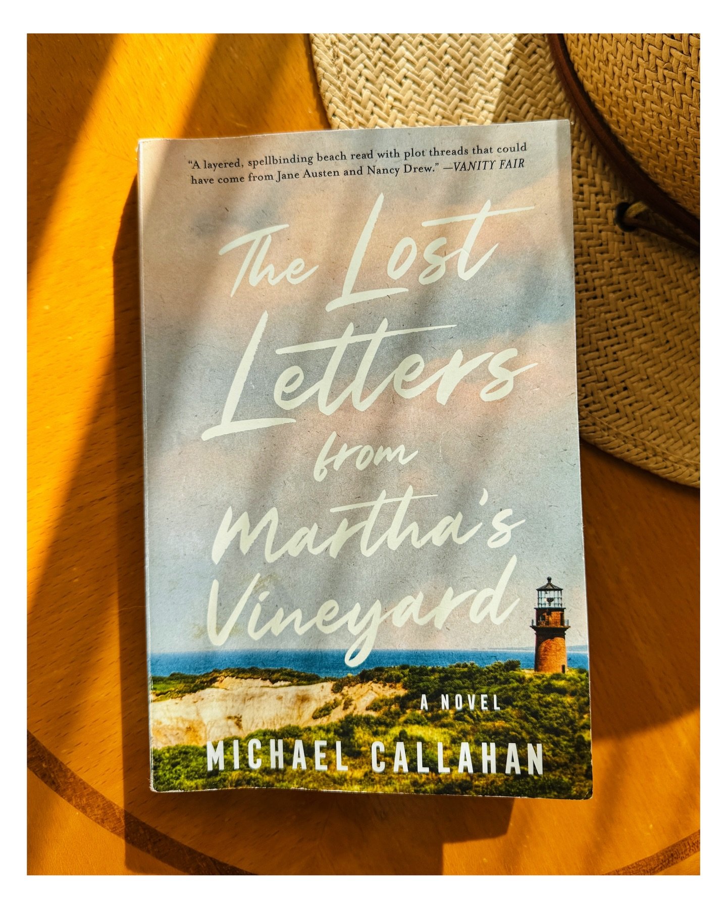 I absolutely LOVED this fun page turner set in two periods of time uncovering the mysterious year of one woman&rsquo;s life, part mystery part love story set on Martha&rsquo;s Vineyard &hellip; thank uou @_healingheartnecklaces_ for putting this in m