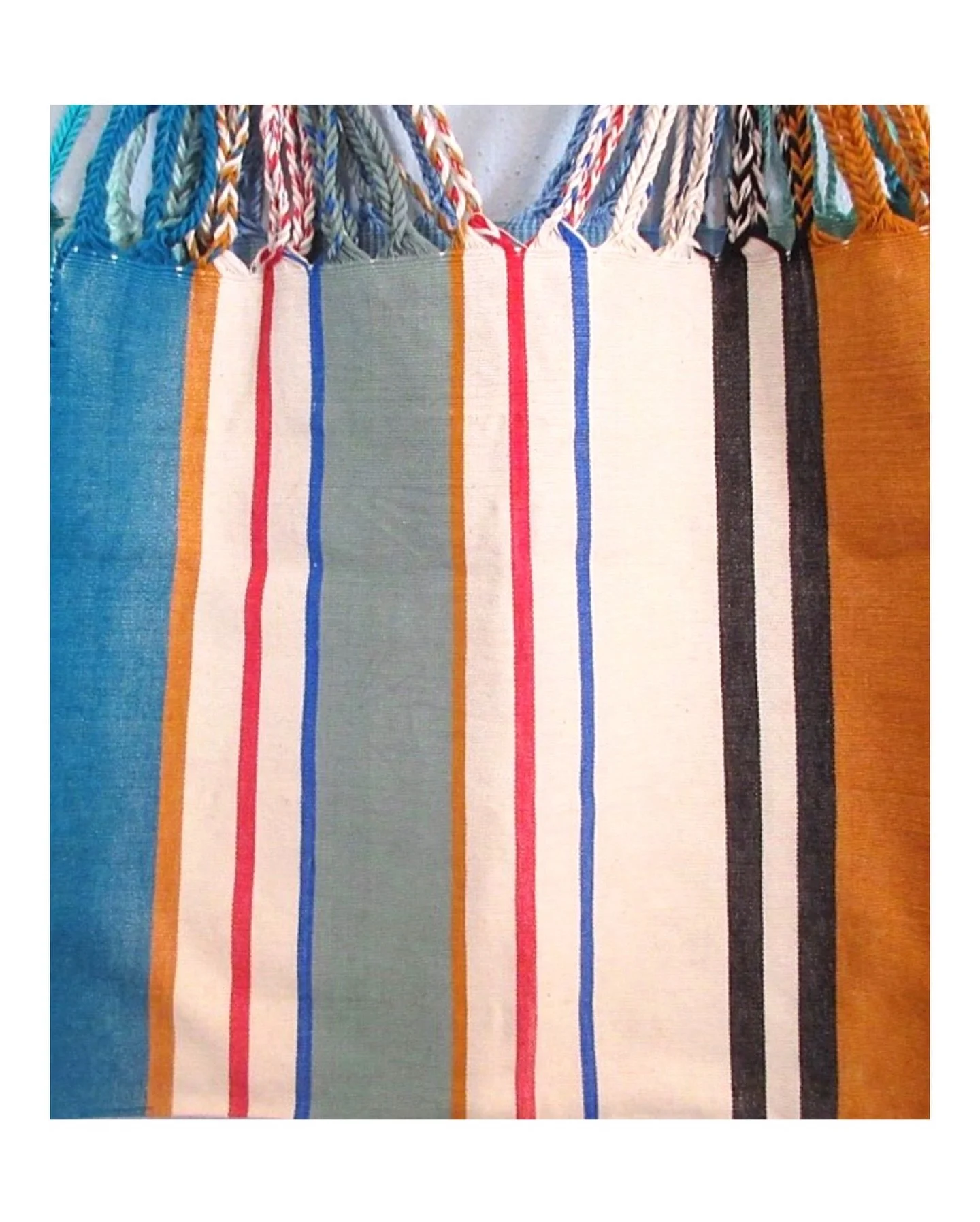 In a beautiful little town ☀️ called Lo de Marcos on the coast of Mexico 🇲🇽 there is a spirited colorful little tienda called @cosmicmilkshakeshop and I LOVE 🩷🌸🧡 the curated eye 👁️ of Tracey the owner 💕who travels far and wide 🌎 to collect he