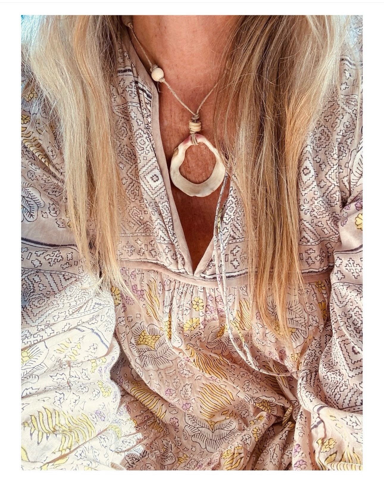 ✨crisp waters✨soft sands✨clouds moving slowly through the blue✨shades of calm and neutrals as the tide ebbs✨one cream colored shell having been softened by the years with a painted brush of purple✨seagulls fishing✨the sun smiling down on us ✨the sail