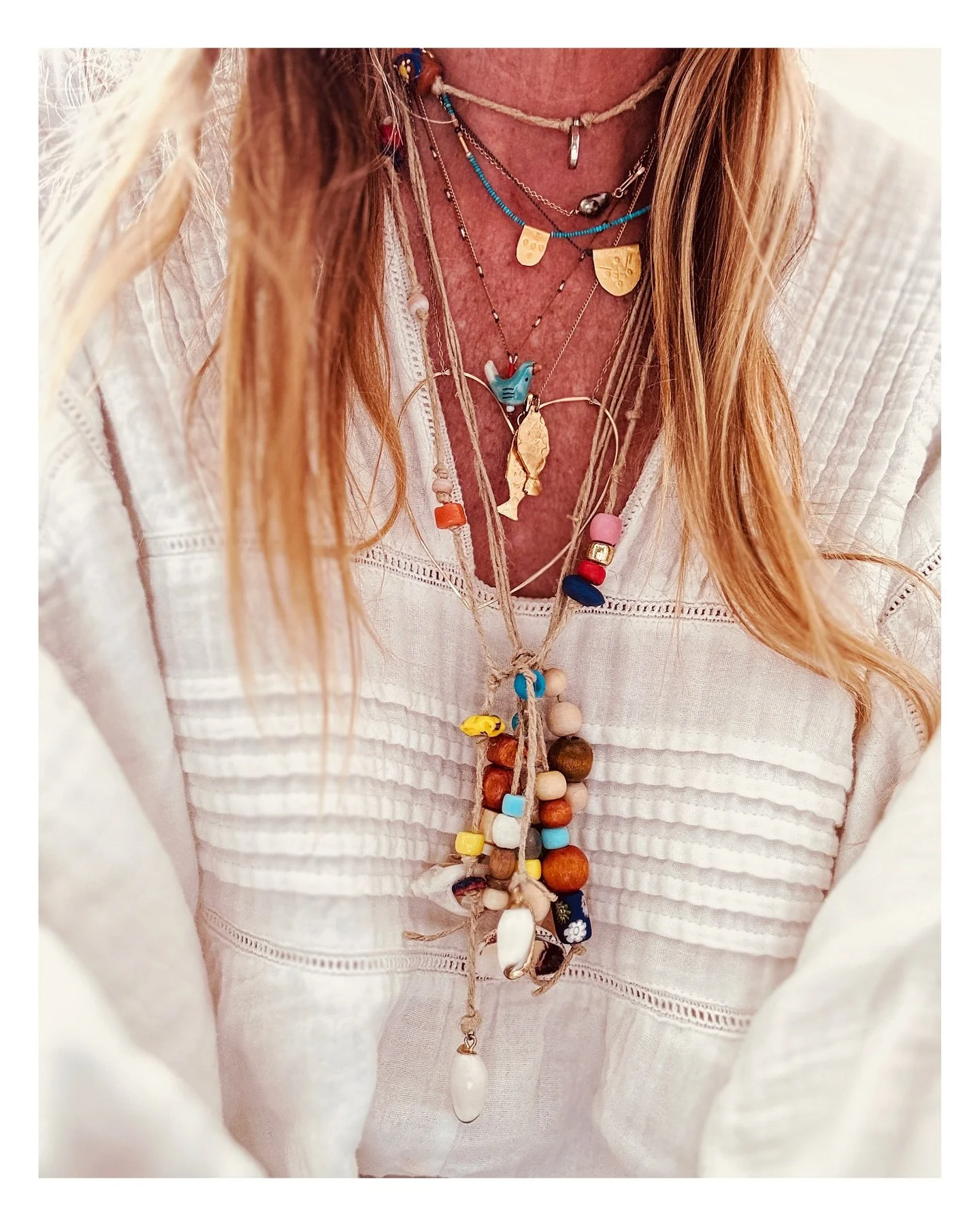 For the LOVE of creativity, art, painting, jewelry making, writing&hellip;.grateful to all the beautiful CREATIVES in my world and for being SO LUCKY to BE one everyday in my studio. ✨🌼☀️🙏🌿🩷🌸🦋✨

This necklace of beads and found shells is one I 