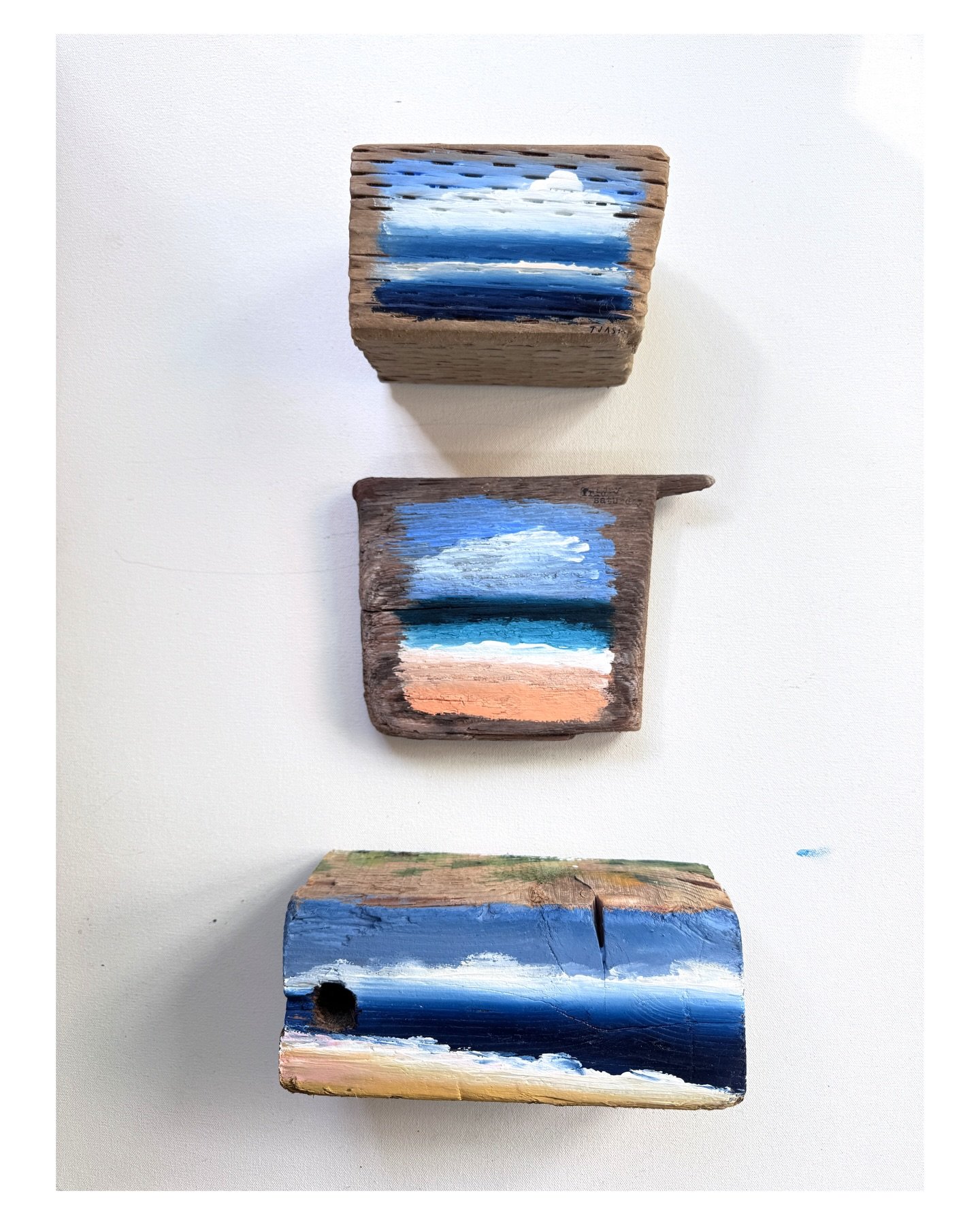 Seascapes painted on driftwood found on the beach&hellip; offering these each at 125$ (normally 325$ but moving pieces around in the Studio &hellip;postage is calculated separately) ☀️🌊🌤️☀️ - please message DM me to inquire about them &hellip; XO ?