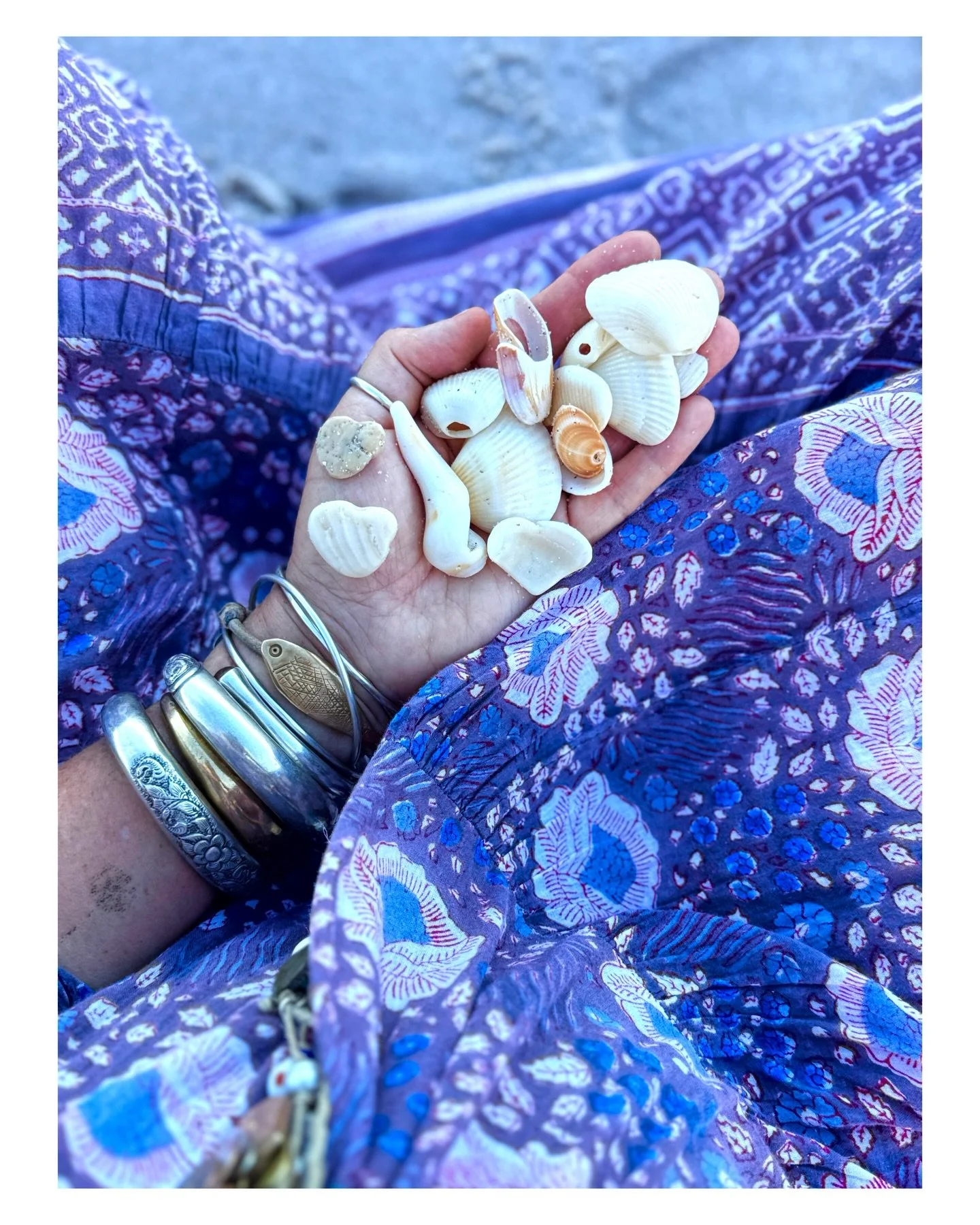 Beach combing the Atlantic for beautiful shells to string back in the studio &hellip; and some hearts as well including the sweet tiny one carved out. 🐚 ☀️❣️ (picture no 2)
