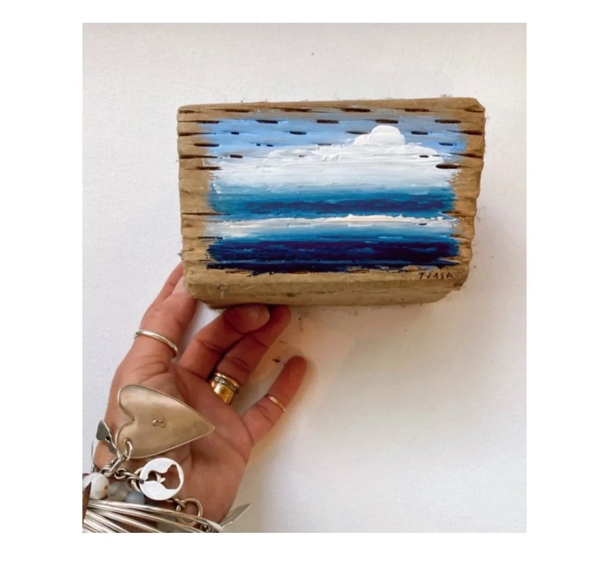 A little sea + sky on a found piece of driftwood. ❣️