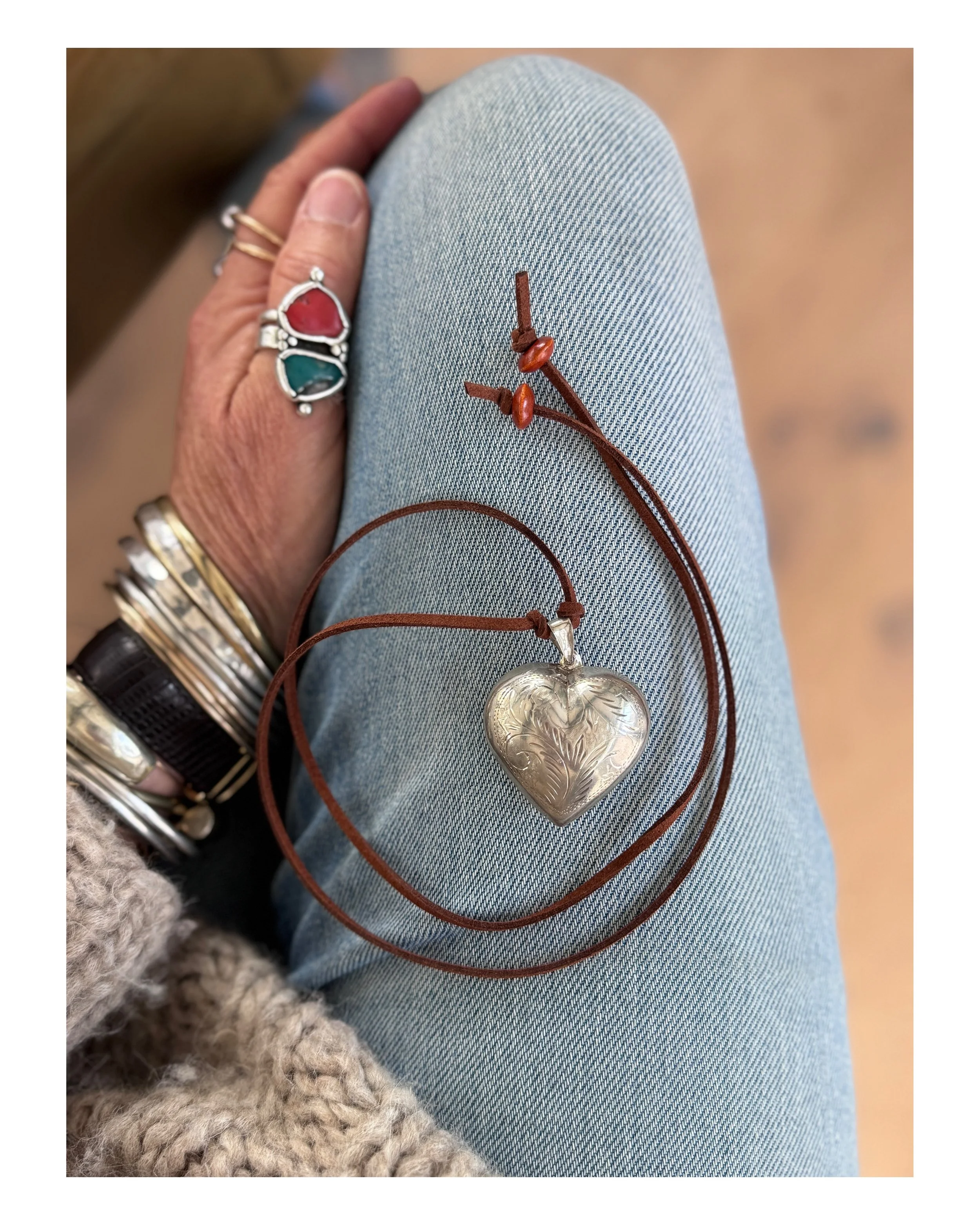 Love everything H E A R T S. 🤎🩶🤍. I found this gem of a silver heart with etched in designs of nature 🤍 at an antiques market. She&rsquo;s very ✨l I g h t ✨ to wear and can hang loosely (as shown) - or as a choker depending on how the leather cor