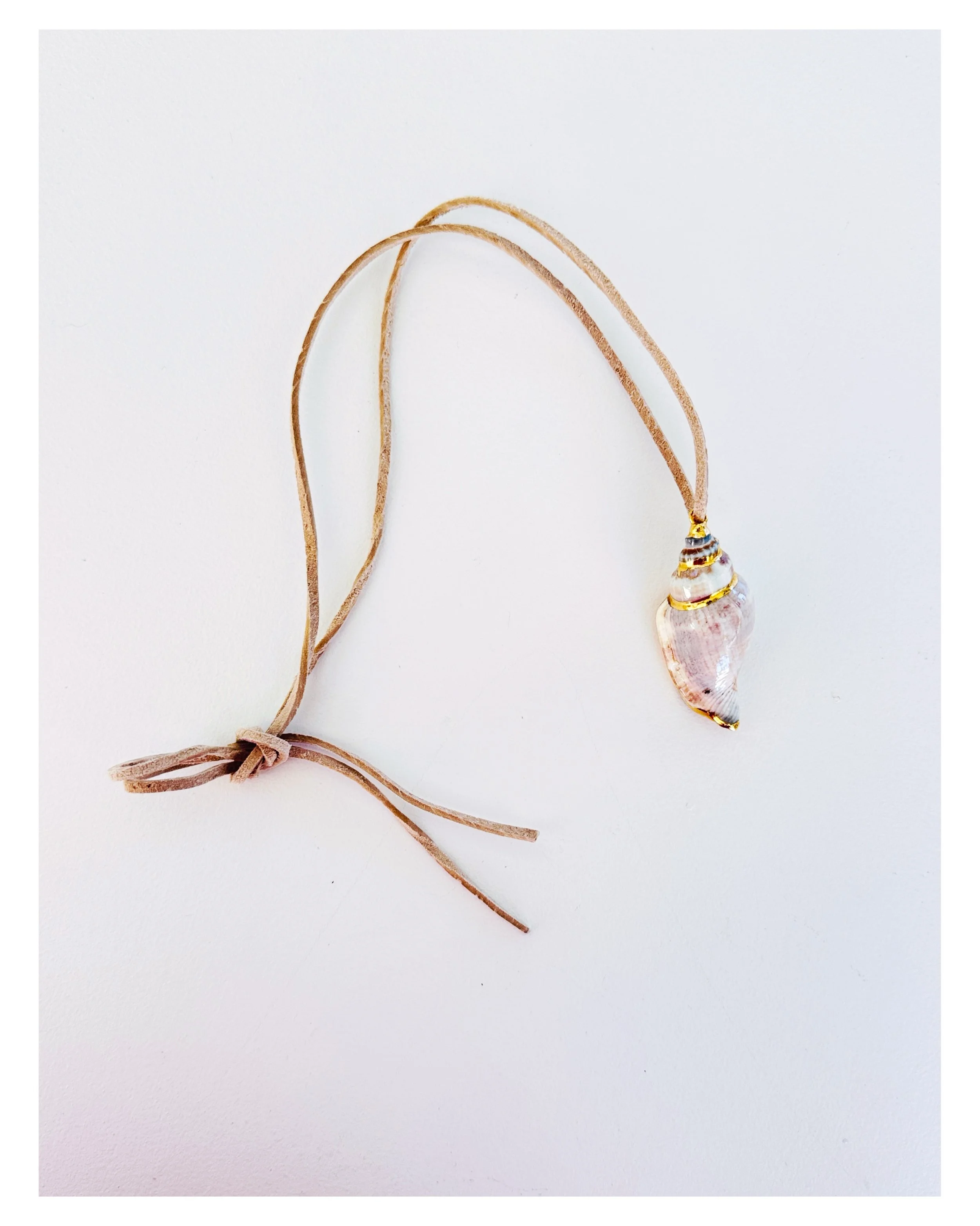 A gold painted beautiful shell shell on leather cord&hellip; 🐚&hearts;️

✨

✨

✨

#beachjewelry #capecodlife #bohojewelry #capecod #capecodliving

Cape Cod, Block island, Nantucket, Martha&rsquo;s Vineyard, Island life, coastal living, coastal life,