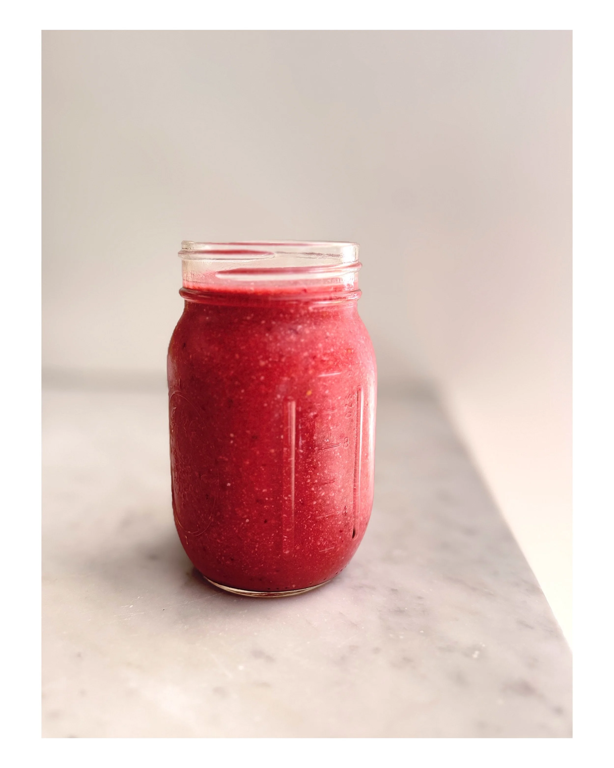 I drink a smoothie 🫙🍇🍎🍌🍊🍋🥑 every morning. I shake up the different fruits I put in depending on what we have but bananas 🍌 are a MUST and is half a lemon 🍋. And&hellip; a huge knob of ginger, a TBSP of ground flaxseed, chia seeds, turmeric a