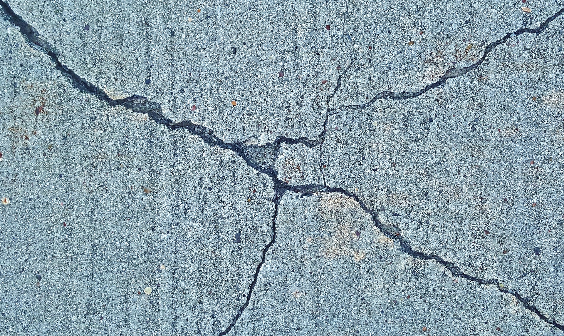 cracks-1287495_1920.jpg