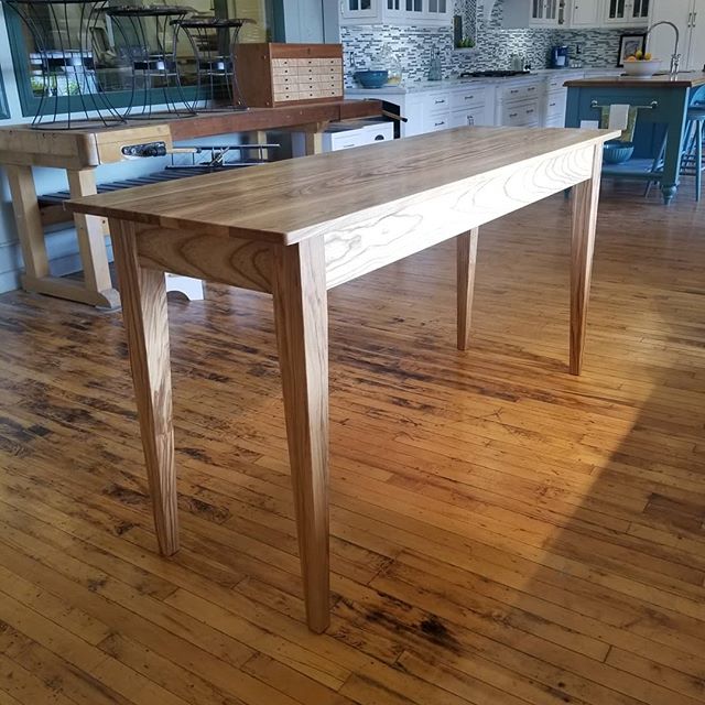 Finally finished up this solid ash laundry folding table, finished clear with a simple beaded apron. 
#customtable #customfurniture #handmade #mortiseandtenon #woodworkersofmichigan #woodworking #finewoodworking 
Homestead Cabinetmakers 
www.welovewo