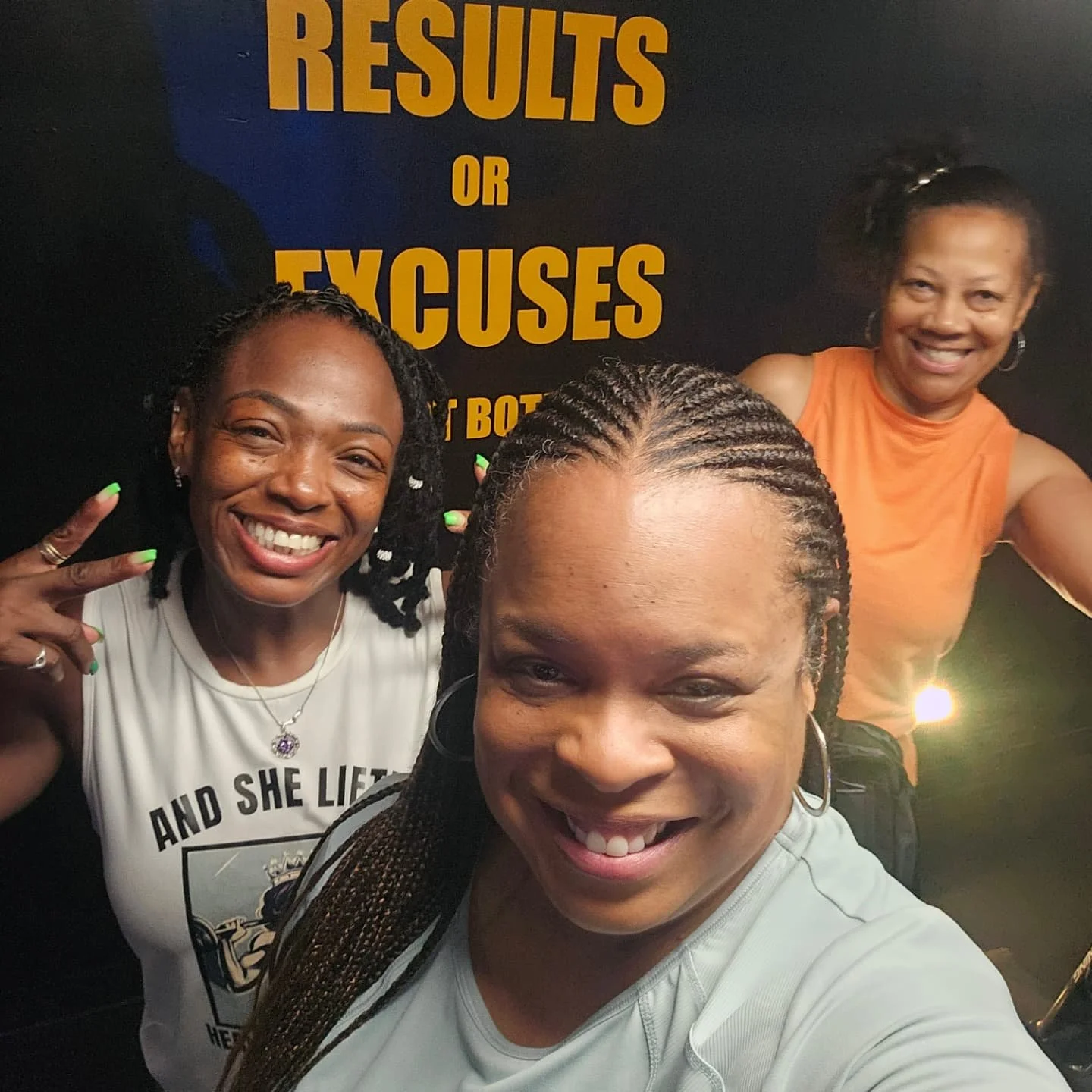 You can have excuses or results! Winning women take care of you. Spinning was so fun. Exercising decreases your chance of getting breast cancer. Let's continue to live and win together. @thegemfactory314

#exercise #valedashope #breastcancerpreventio