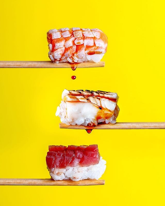 Waiting for the perfect droplet. Hard to capture when you have a sushi snatcher lurking under those chopsticks... @hotstonelondon are back on delivery &amp; only use the highest quality fish for their award winning sushi. 🐠🐟
.
📸 Canon 1Dx M2 - 100