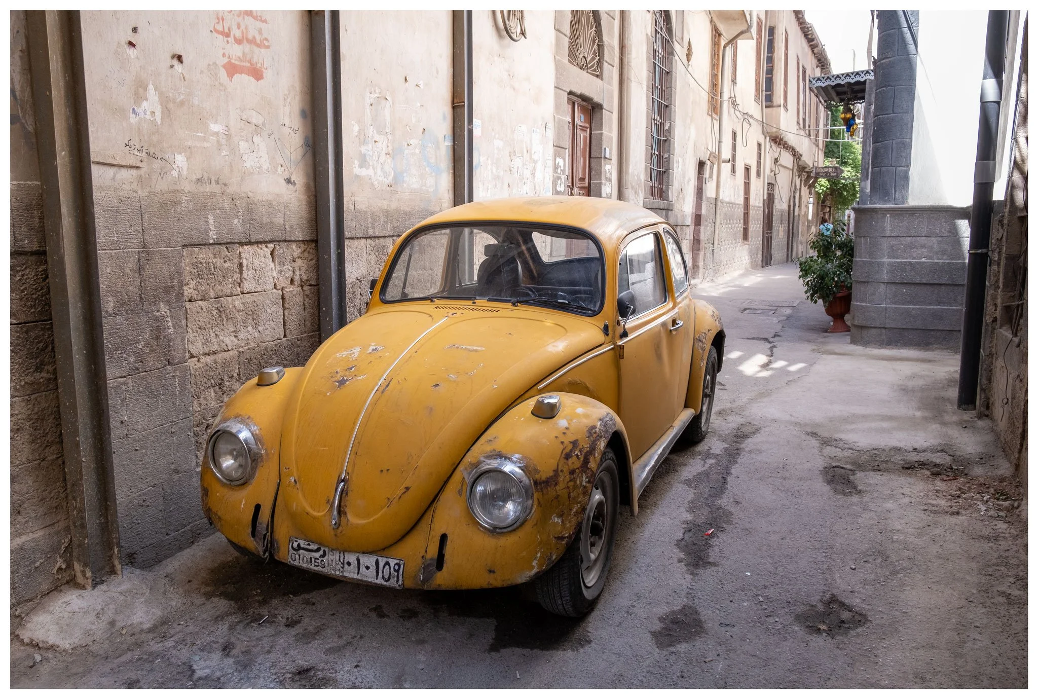 A lovely yellow duck parked in one of the narrow side streets of the Old Town.